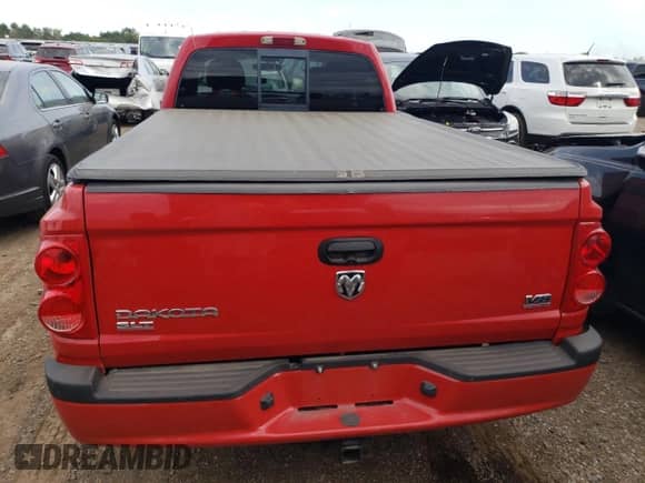 2005 Dodge Dakota SLT z VIN 1D7HW42N45S200091, wystawiony jako Copart lot #70249884 z przebiegiem 142 367 mil mil oraz Szkoda całkowita • Salvage title. Historia ofert i sprzedaży dostępna na DreamBid. Obrazek 6.