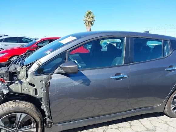 ✅ 2020 Nissan LEAF SV • VIN: 1N4AZ1CP1LC307372 • Lot: 43464050. Wystawiony na IAAI z przebiegiem 33 186 mil. Bezpłatny archiwum sprzedaży aukcyjnych z USA i szczegółowy raport historii pojazdu na DreamBid. Zdjęcie 14.