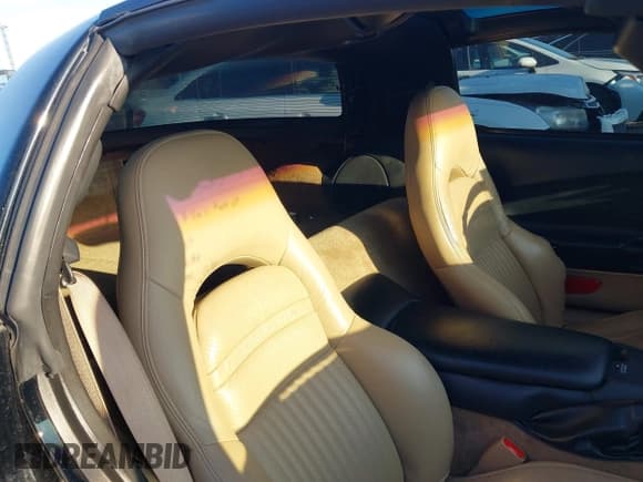 ✅ 2004 Chevrolet Corvette • VIN: 1G1YY22G645120159 • Lot: 43752732. Wystawiony na IAAI z przebiegiem 128 869 mil. Bezpłatny archiwum sprzedaży aukcyjnych z USA i szczegółowy raport historii pojazdu na DreamBid. Zdjęcie 8.