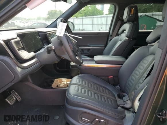 ✅ 2023 Rivian R1T Adventure • VIN: 7FCTGBAA2PN028594 • Lot: 60705455. Wystawiony na Copart z przebiegiem Nie podano. Bezpłatny archiwum sprzedaży aukcyjnych z USA i szczegółowy raport historii pojazdu na DreamBid. Zdjęcie 7.