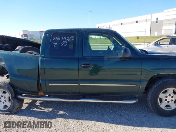 ✅ 2005 Chevrolet Silverado 1500 Z71 • VIN: 2GCEK19B151364756 • Lot: 43577763. Listed on IAAI with Not provided. Free auction sales archive from the USA and detailed vehicle history report at DreamBid. Image 12.