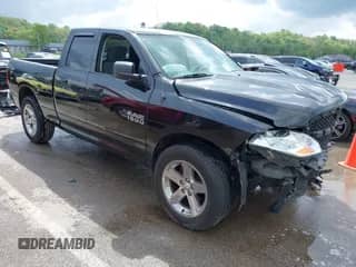 2018 Ram 1500 Tradesman z VIN 1C6RR6FG9JS195131, wystawiony jako IAAI lot #42112722 z przebiegiem 76 030 mil mil oraz . Historia ofert i sprzedaży dostępna na DreamBid. Obrazek 1.