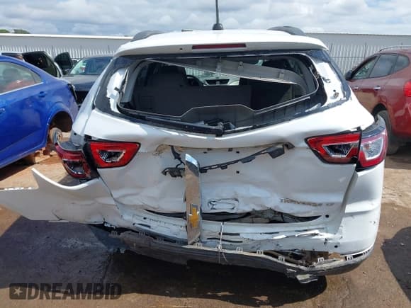 ✅ 2016 Chevrolet Traverse LT • VIN: 1GNKRGKD4GJ317797 • Lot: 43252239. Wystawiony na IAAI z przebiegiem 117 718 mil. Bezpłatny archiwum sprzedaży aukcyjnych z USA i szczegółowy raport historii pojazdu na DreamBid. Zdjęcie 16.