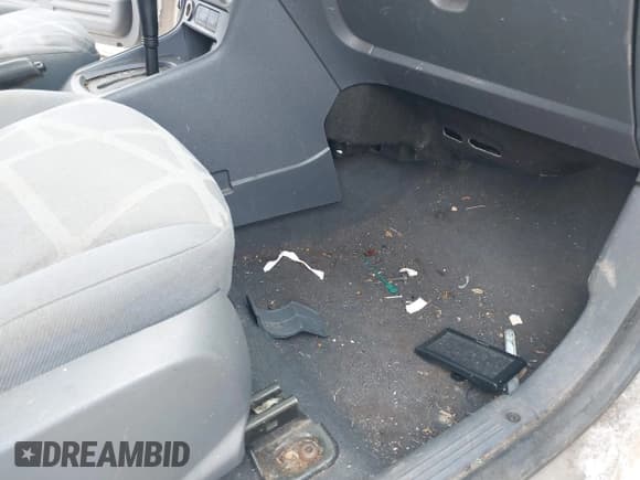 ✅ 2012 Ford Transit Connect XL • VIN: NM0LS6ANXCT101521 • Lot: 42445893. Wystawiony na IAAI z przebiegiem 252 510 mil. Bezpłatny archiwum sprzedaży aukcyjnych z USA i szczegółowy raport historii pojazdu na DreamBid. Zdjęcie 6.