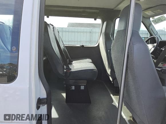 ✅ 2014 Ford Econoline Cargo Commercial • VIN: 1FTNS2EW2EDA67157 • Лот: 52833565. Опубликован ранее на Copart с пробегом 136 783 миль. Бесплатный доступ к архиву аукционных продаж из США и подробный отчёт об истории автомобиля на DreamBid. Изображение 8.