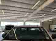 2017 Chevrolet Silverado 2500HD Work Truck z VIN 1GC2KUEG9HZ311840, wystawiony jako IAAI lot #43064820 z przebiegiem 112 470 mil mil oraz . Historia ofert i sprzedaży dostępna na DreamBid. Obrazek 1.