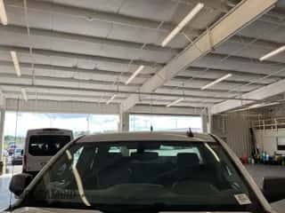 2017 Chevrolet Silverado 2500HD Work Truck z VIN 1GC2KUEG9HZ311840, wystawiony jako IAAI lot #43064820 z przebiegiem 112 470 mil mil oraz . Historia ofert i sprzedaży dostępna na DreamBid. Obrazek 1.