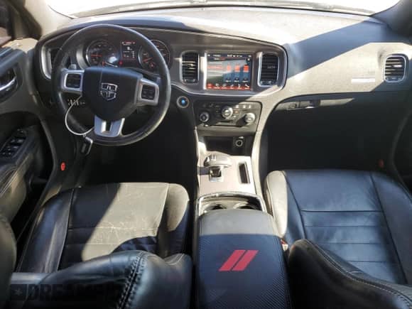 2013 Dodge Charger SXT z VIN 2C3CDXHG5DH537495, wystawiony jako Copart lot #89931325 z przebiegiem 144 857 mil mil oraz Szkoda całkowita • Salvage title. Historia ofert i sprzedaży dostępna na DreamBid. Obrazek 8.