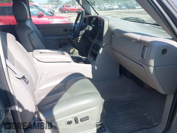 ✅ 2006 GMC Sierra 1500 SLE1 • VIN: 2GTEC13Z361333707 • Lot: 43790725. Listed on IAAI with 172,849 mi. Free auction sales archive from the USA and detailed vehicle history report at DreamBid. Image 5.