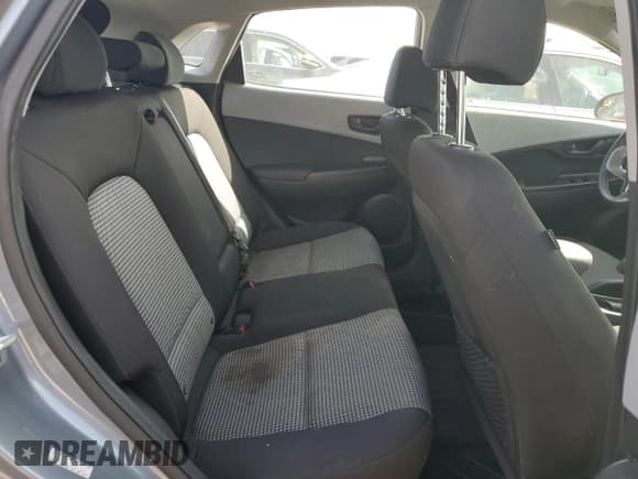 ✅ 2018 Hyundai Kona SE • VIN: KM8K12AAXJU147649 • Лот: 70769303. Опубликован ранее на Copart с пробегом 63 816 миль. Бесплатный доступ к архиву аукционных продаж из США и подробный отчёт об истории автомобиля на DreamBid. Изображение 10.