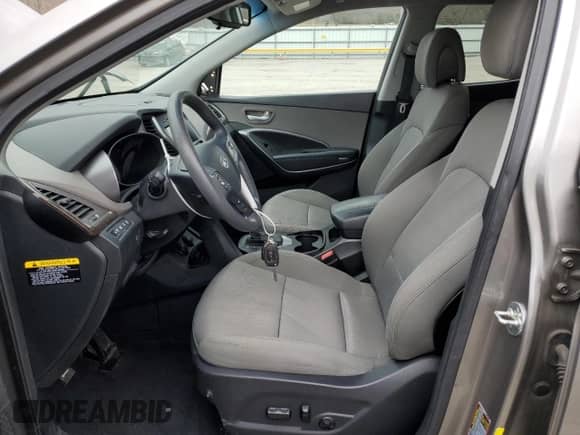 ✅ 2017 Hyundai Santa Fe 2.4L • VIN: 5NMZUDLB6HH005893 • Lot: 40801263. Wystawiony na Copart z przebiegiem 98 006 mil mil. Skorzystaj z bezpłatnego archiwum sprzedaży aukcyjnych z USA i zobacz szczegółowy raport historii pojazdu na DreamBid. Zdjęcie 7.