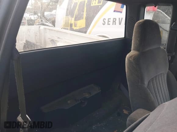 ✅ 2000 Chevrolet S-10 LS • VIN: 1GCCS1955YK271177 • Лот: 40955750. Опубликован ранее на IAAI с пробегом 298 412 миль. Бесплатный доступ к архиву аукционных продаж из США и подробный отчёт об истории автомобиля на DreamBid. Изображение 8.