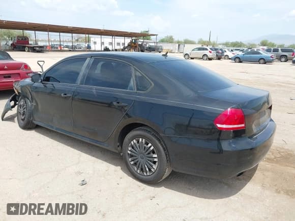 ✅ 2014 Volkswagen Passat Wolfsburg Edition • VIN: 1VWAH7A34EC019331 • Lot: 42996783. Wystawiony na IAAI z przebiegiem 162 440 mil. Bezpłatny archiwum sprzedaży aukcyjnych z USA i szczegółowy raport historii pojazdu na DreamBid. Zdjęcie 3.