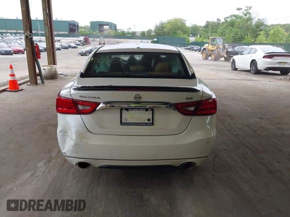 ✅ 2016 Nissan Maxima S • VIN: 1N4AA6AP6GC386325 • Lot: 42376260. Listed on IAAI with 108,000 mi. Free auction sales archive from the USA and detailed vehicle history report at DreamBid. Image 15.