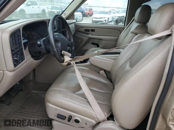 ✅ 2004 Chevrolet Silverado 1500 LS • VIN: 2GCEK13T541412243 • Lot: 77465974. Wystawiony na Copart z przebiegiem Nie podano. Bezpłatny archiwum sprzedaży aukcyjnych z USA i szczegółowy raport historii pojazdu na DreamBid. Zdjęcie 7.