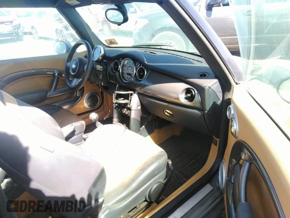 ✅ 2007 MINI Convertible S • VIN: WMWRH33587TJ43227 • Lot: 31495965. Listed on IAAI with 80,595 mi. Free auction sales archive from the USA and detailed vehicle history report at DreamBid. Image 5.