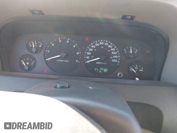 ✅ 2002 Jeep Grand Cherokee Laredo • VIN: 1J4GX48S62C257425 • Lot: 43435617. Listed on IAAI with 251,435 mi. Free auction sales archive from the USA and detailed vehicle history report at DreamBid. Image 7.