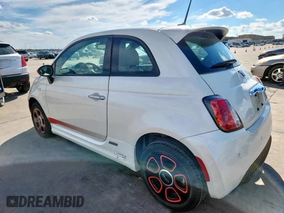 ✅ 2015 FIAT 500e • VIN: 3C3CFFGE1FT647474 • Lot: 84215065. Listed on Copart with 75,090 mi. Free auction sales archive from the USA and detailed vehicle history report at DreamBid. Image 2.
