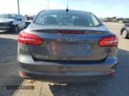✅ 2017 Ford Focus S • VIN: 1FADP3E26HL323770 • Lot: 92433465. Wystawiony na Copart z przebiegiem 109 480 mil. Bezpłatny archiwum sprzedaży aukcyjnych z USA i szczegółowy raport historii pojazdu na DreamBid. Zdjęcie 6.