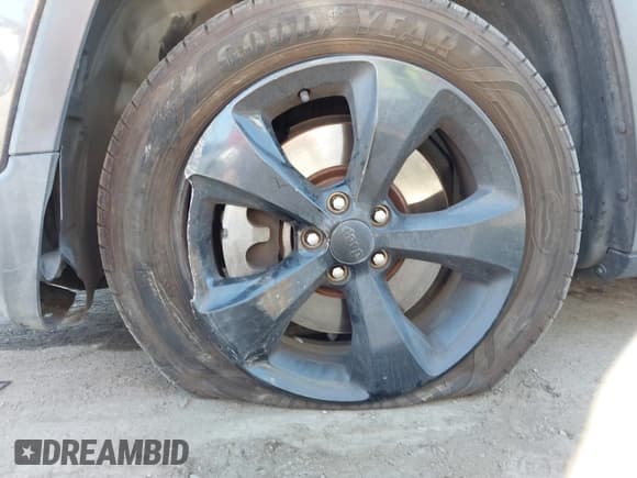 ✅ 2018 Jeep Cherokee Latitude • VIN: 1C4PJLCX2JD527909 • Lot: 42317476. Listed on IAAI with 113,783 mi. Free auction sales archive from the USA and detailed vehicle history report at DreamBid. Image 6.