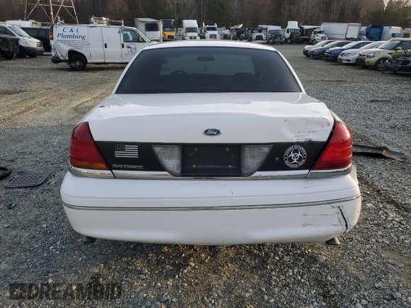 ✅ 2000 Ford Crown Victoria Police Interceptor • VIN: 2FAFP71W9YX101655 • Lot: 84666134. Listed on Copart with 180,034 mi. Free auction sales archive from the USA and detailed vehicle history report at DreamBid. Image 6.