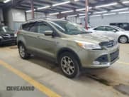 ✅ 2013 Ford Escape SE • VIN: 1FMCU9GX5DUC84972 • Lot: 84043425. Wystawiony na Copart z przebiegiem 152 003 mil. Bezpłatny archiwum sprzedaży aukcyjnych z USA i szczegółowy raport historii pojazdu na DreamBid. Zdjęcie 4.