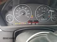 ✅ 2015 BMW 3 Series 320i • VIN: WBA3B1G52FNT05880 • Lot: 94811225. Wystawiony na Copart z przebiegiem 142 624 mil. Bezpłatny archiwum sprzedaży aukcyjnych z USA i szczegółowy raport historii pojazdu na DreamBid. Zdjęcie 9.