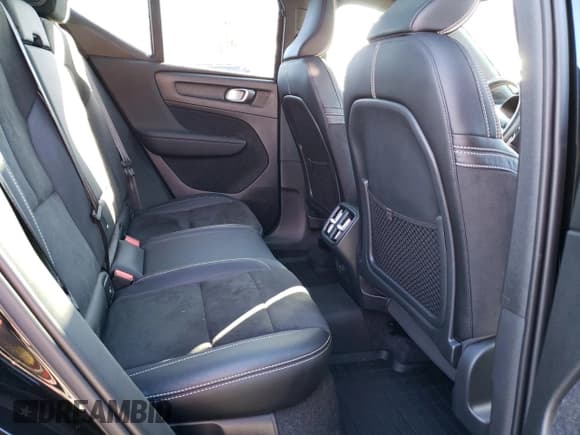 ✅ 2019 Volvo XC40 R-Design • VIN: YV4162UM4K2141802 • Lot: 65868032. Listed on Copart with 51,742 mi. Free auction sales archive from the USA and detailed vehicle history report at DreamBid. Image 6.