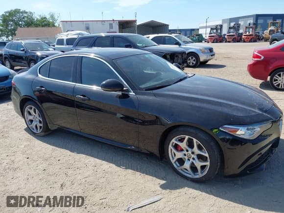 ✅ 2021 Alfa Romeo Giulia Ti Sport • VIN: ZARFAMBN2M7649941 • Lot: 41912686. Listed on IAAI with 77,626 mi. Free auction sales archive from the USA and detailed vehicle history report at DreamBid. Image 13.