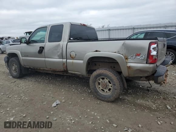 ✅ 2003 Chevrolet Silverado 2500HD LS • VIN: 1GCHK29U43E104044 • Lot: 84215684. Wystawiony na Copart z przebiegiem Nie podano. Bezpłatny archiwum sprzedaży aukcyjnych z USA i szczegółowy raport historii pojazdu na DreamBid. Zdjęcie 2.