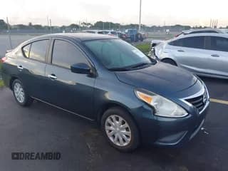 ✅ 2016 Nissan Versa S Plus • VIN: 3N1CN7AP2GL842468 • Lot: 42993173. Wystawiony na IAAI z przebiegiem 111 905 mil. Bezpłatny archiwum sprzedaży aukcyjnych z USA i szczegółowy raport historii pojazdu na DreamBid. Zdjęcie 1.