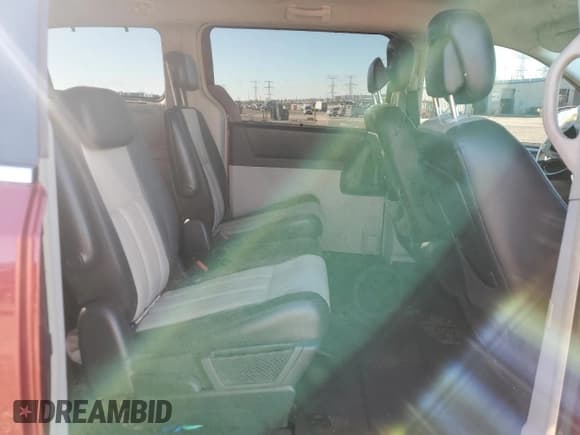 ✅ 2010 Chrysler Town & Country Touring Plus • VIN: 2A4RR8DX8AR441184 • Lot: 91978205. Wystawiony na Copart z przebiegiem 202 660 mil. Bezpłatny archiwum sprzedaży aukcyjnych z USA i szczegółowy raport historii pojazdu na DreamBid. Zdjęcie 11.