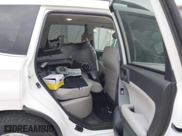 ✅ 2014 Subaru Forester Touring • VIN: JF2SJAPC3EH537466 • Lot: 43556780. Listed on IAAI with 127,870 mi. Free auction sales archive from the USA and detailed vehicle history report at DreamBid. Image 8.