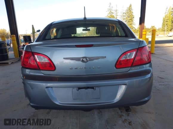 ✅ 2010 Chrysler Sebring Limited • VIN: 1C3CC5FD4AN190762 • Lot: 43442799. Wystawiony na IAAI z przebiegiem 103 618 mil. Bezpłatny archiwum sprzedaży aukcyjnych z USA i szczegółowy raport historii pojazdu na DreamBid. Zdjęcie 16.