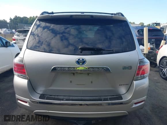 ✅ 2013 Toyota Highlander Limited • VIN: JTEDC3EH3D2011606 • Lot: 43241868. Wystawiony na IAAI z przebiegiem 123 556 mil. Bezpłatny archiwum sprzedaży aukcyjnych z USA i szczegółowy raport historii pojazdu na DreamBid. Zdjęcie 16.