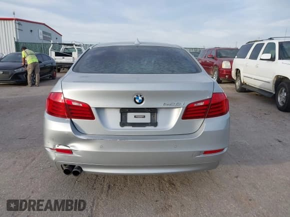 ✅ 2015 BMW 5 Series 528i • VIN: WBA5A5C53FD519310 • Лот: 43633767. Опубликован ранее на IAAI с пробегом 178 928 миль. Бесплатный доступ к архиву аукционных продаж из США и подробный отчёт об истории автомобиля на DreamBid. Изображение 16.