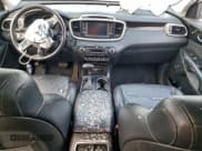 ✅ 2019 Kia Sorento EX • VIN: 5XYPHDA51KG608373 • Lot: 94556715. Wystawiony na Copart z przebiegiem Nie podano. Bezpłatny archiwum sprzedaży aukcyjnych z USA i szczegółowy raport historii pojazdu na DreamBid. Zdjęcie 8.