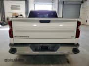 ✅ 2019 Chevrolet Silverado 1500 LT • VIN: 1GCRWCED6KZ317413 • Lot: 77808854. Wystawiony na Copart z przebiegiem 101 138 mil. Bezpłatny archiwum sprzedaży aukcyjnych z USA i szczegółowy raport historii pojazdu na DreamBid. Zdjęcie 6.