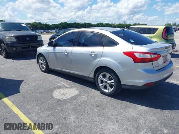✅ 2014 Ford Focus SE • VIN: 1FADP3F28EL274811 • Lot: 43014720. Wystawiony na IAAI z przebiegiem 99 857 mil. Bezpłatny archiwum sprzedaży aukcyjnych z USA i szczegółowy raport historii pojazdu na DreamBid. Zdjęcie 3.