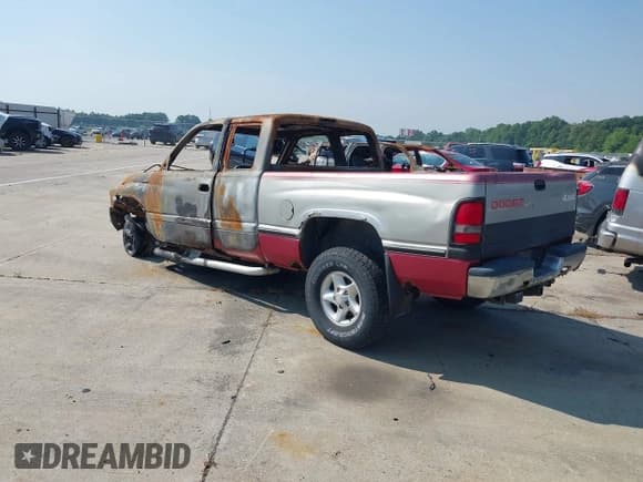 ✅ 1997 Dodge 1500 • VIN: 3B7HF13Z6VM593126 • Lot: 42722114. Listed on IAAI with 250,000 mi. Free auction sales archive from the USA and detailed vehicle history report at DreamBid. Image 3.