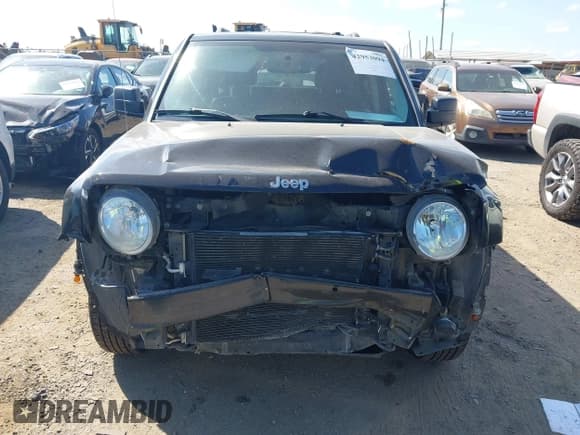 ✅ 2015 Jeep Patriot Altitude • VIN: 1C4NJRAB1FD177620 • Lot: 42953094. Wystawiony na IAAI z przebiegiem 89 380 mil. Bezpłatny archiwum sprzedaży aukcyjnych z USA i szczegółowy raport historii pojazdu na DreamBid. Zdjęcie 6.