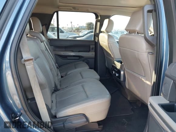 ✅ 2018 Ford Expedition XLT • VIN: 1FMJU1HT1JEA23932 • Lot: 43918903. Listed on IAAI with 177,937 mi. Free auction sales archive from the USA and detailed vehicle history report at DreamBid. Image 8.