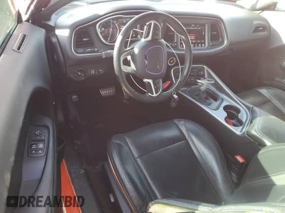 ✅ 2017 Dodge Challenger SXT Plus • VIN: 2C3CDZAG6HH605007 • Lot: 82740885. Wystawiony na Copart z przebiegiem 131 511 mil mil. Skorzystaj z bezpłatnego archiwum sprzedaży aukcyjnych z USA i zobacz szczegółowy raport historii pojazdu na DreamBid. Zdjęcie 8.