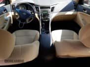 ✅ 2013 Hyundai Sonata GLS • VIN: 5NPEB4ACXDH677758 • Lot: 67576874. Wystawiony na Copart z przebiegiem Nie podano. Bezpłatny archiwum sprzedaży aukcyjnych z USA i szczegółowy raport historii pojazdu na DreamBid. Zdjęcie 8.