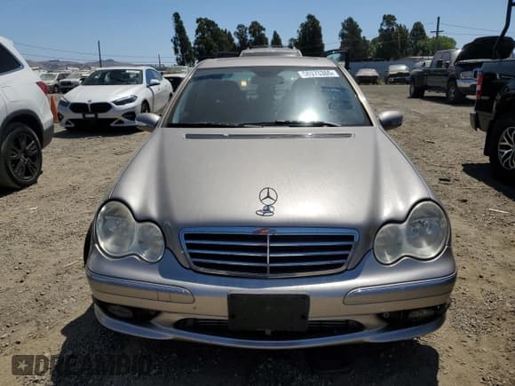 ✅ 2005 Mercedes-Benz C 230 Kompressor • VIN: WDBRF40J15A797820 • Lot: 58970365. Wystawiony na Copart z przebiegiem 72 107 mil. Bezpłatny archiwum sprzedaży aukcyjnych z USA i szczegółowy raport historii pojazdu na DreamBid. Zdjęcie 5.
