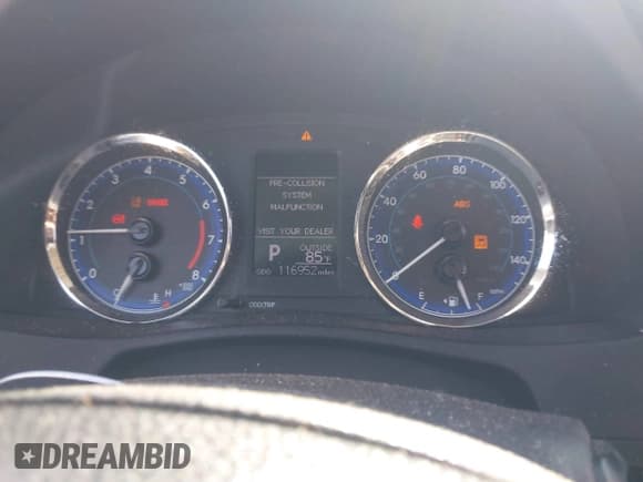 ✅ 2018 Toyota Corolla SE • VIN: 5YFBURHEXJP833667 • Lot: 43355639. Listed on IAAI with 116,952 mi. Free auction sales archive from the USA and detailed vehicle history report at DreamBid. Image 7.