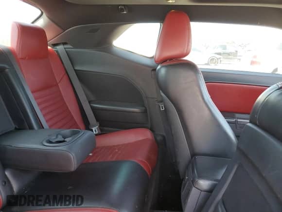 2013 Dodge Challenger SXT z VIN 2C3CDYAG8DH515751, wystawiony jako Copart lot #63542554 z przebiegiem 171 894 mil mil oraz Szkoda całkowita • Salvage title. Historia ofert i sprzedaży dostępna na DreamBid. Obrazek 10.