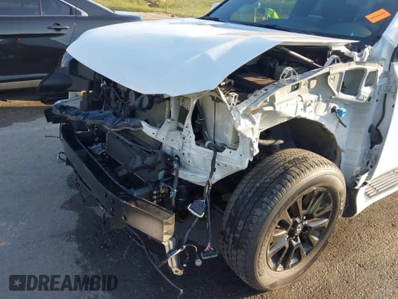 ✅ 2022 Lexus GX 460 • VIN: JTJKM7BX2N5320024 • Lot: 43440335. Wystawiony na IAAI z przebiegiem 26 128 mil. Bezpłatny archiwum sprzedaży aukcyjnych z USA i szczegółowy raport historii pojazdu na DreamBid. Zdjęcie 6.