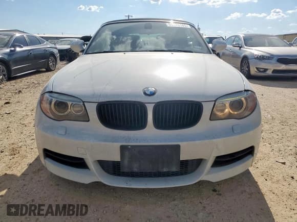 ✅ 2013 BMW 1 Series 135i • VIN: WBAUN7C52DVM28208 • Lot: 65326165. Wystawiony na Copart z przebiegiem 97 711 mil. Bezpłatny archiwum sprzedaży aukcyjnych z USA i szczegółowy raport historii pojazdu na DreamBid. Zdjęcie 5.