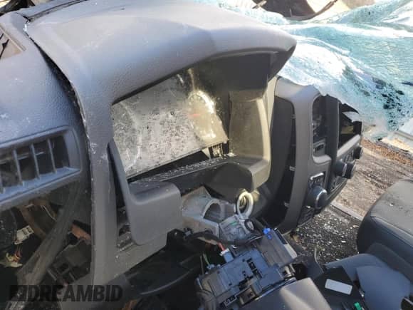 2019 Ram 1500 Express z VIN 1C6RR7FG2KS632409, wystawiony jako Copart lot #46122245 z przebiegiem Nie podano mil oraz Szkoda całkowita • Salvage title. Historia ofert i sprzedaży dostępna na DreamBid. Obrazek 9.